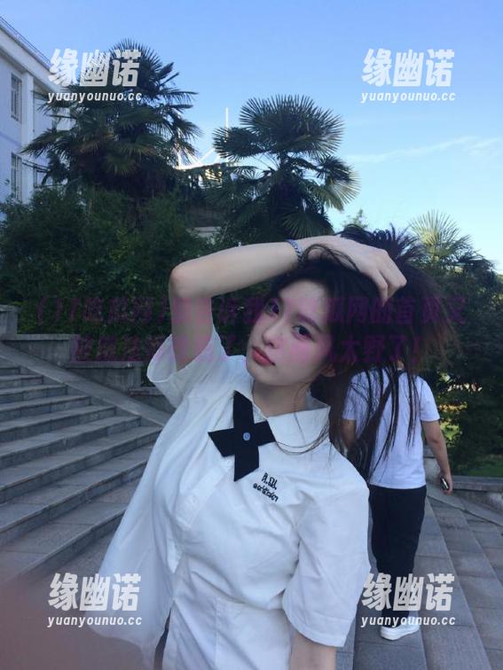 别告诉我17吃瓜网的首页又被魔法师改造了，这画风太野了！