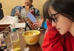 肚子饿了？走进51cg10.fun传送门，瓜香四溢等你吃！