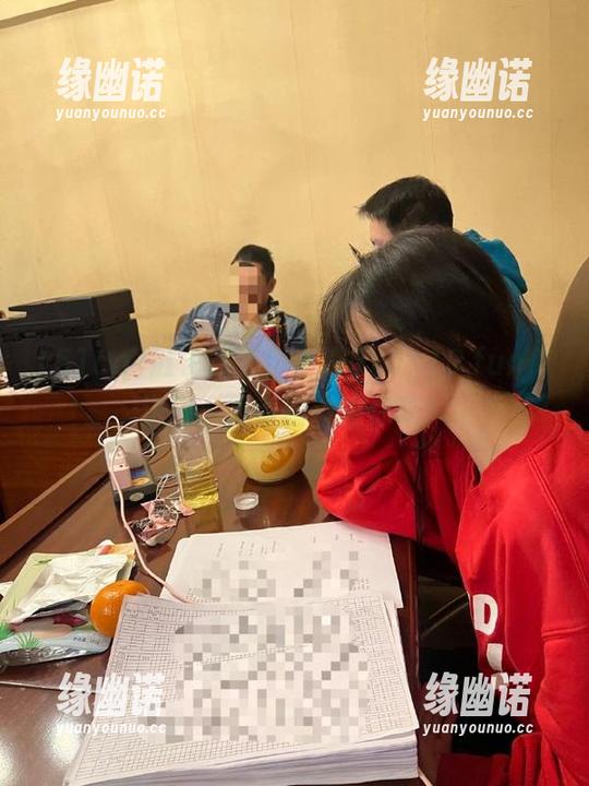 肚子饿了？走进51cg10.fun传送门，瓜香四溢等你吃！