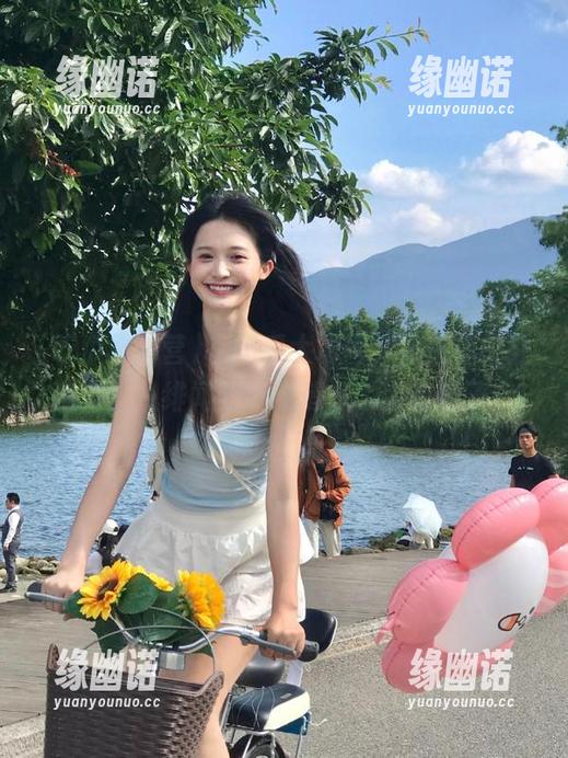 吃瓜大本营 在吃瓜大本营,导航你的注意力:从绯闻到小道消息,太有趣了!