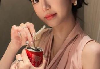 下载之后，吃瓜网居然让我过上了“每天都能揭大瓜”的日子，真得感谢我的小手指。