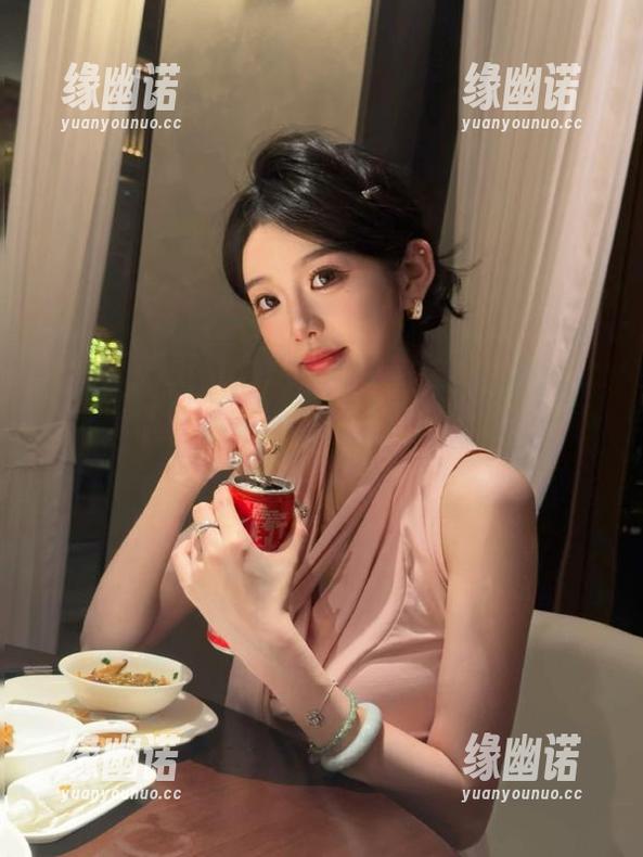 下载之后，吃瓜网居然让我过上了“每天都能揭大瓜”的日子，真得感谢我的小手指。