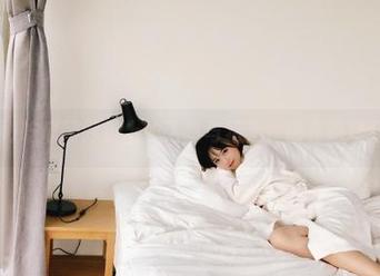 吃瓜网网址上的飞鸟与猎手，谁在这场狂欢中？