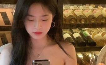 瓜太郎吃瓜今天又更新了，真是没底线，我的好奇心被吊得更高了。
