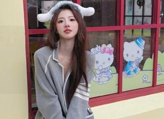 扣紧你的收藏夹，黑料不打烊赠送正能量吃瓜小贴士，巧妙提升气氛。